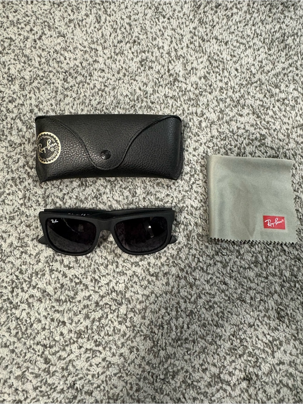 Ray-Ban Justin Black Sunglasses with Black Case and Gray Cloth